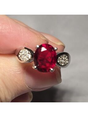 Elegant Silver and Red Gemstone Ring
